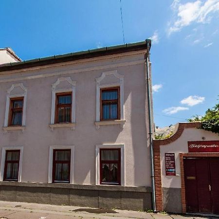 Holdfenyszallas Bed & Breakfast Szeged Exterior photo