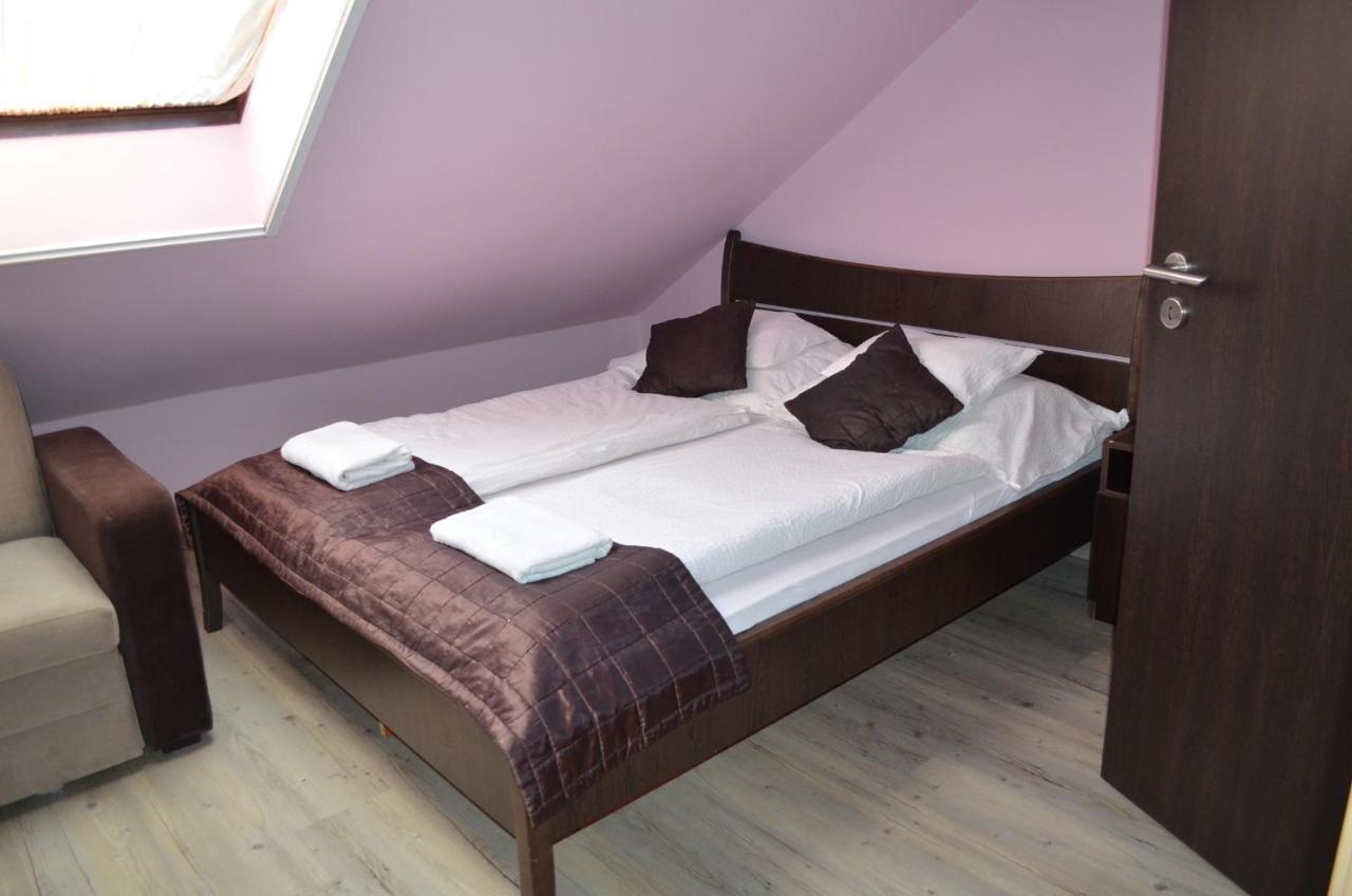 Holdfenyszallas Bed & Breakfast Szeged Exterior photo