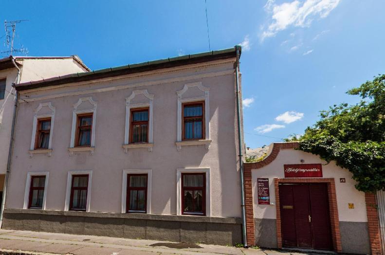 Holdfenyszallas Bed & Breakfast Szeged Exterior photo